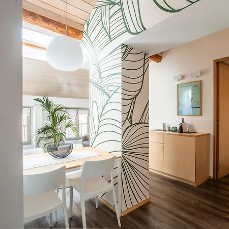 Cozy Three-room In The Heart Of Como, 100 Meters From The Апартаменты