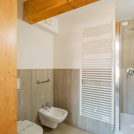 Апартаменты Cozy Three-room In The Heart Of Como, 100 Meters From The