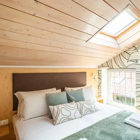 Апартаменты Cozy Three-room In The Heart Of Como, 100 Meters From The Комо