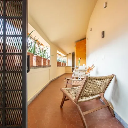 Cozy Three-room In The Heart Of Como, 100 Meters From The * Комо